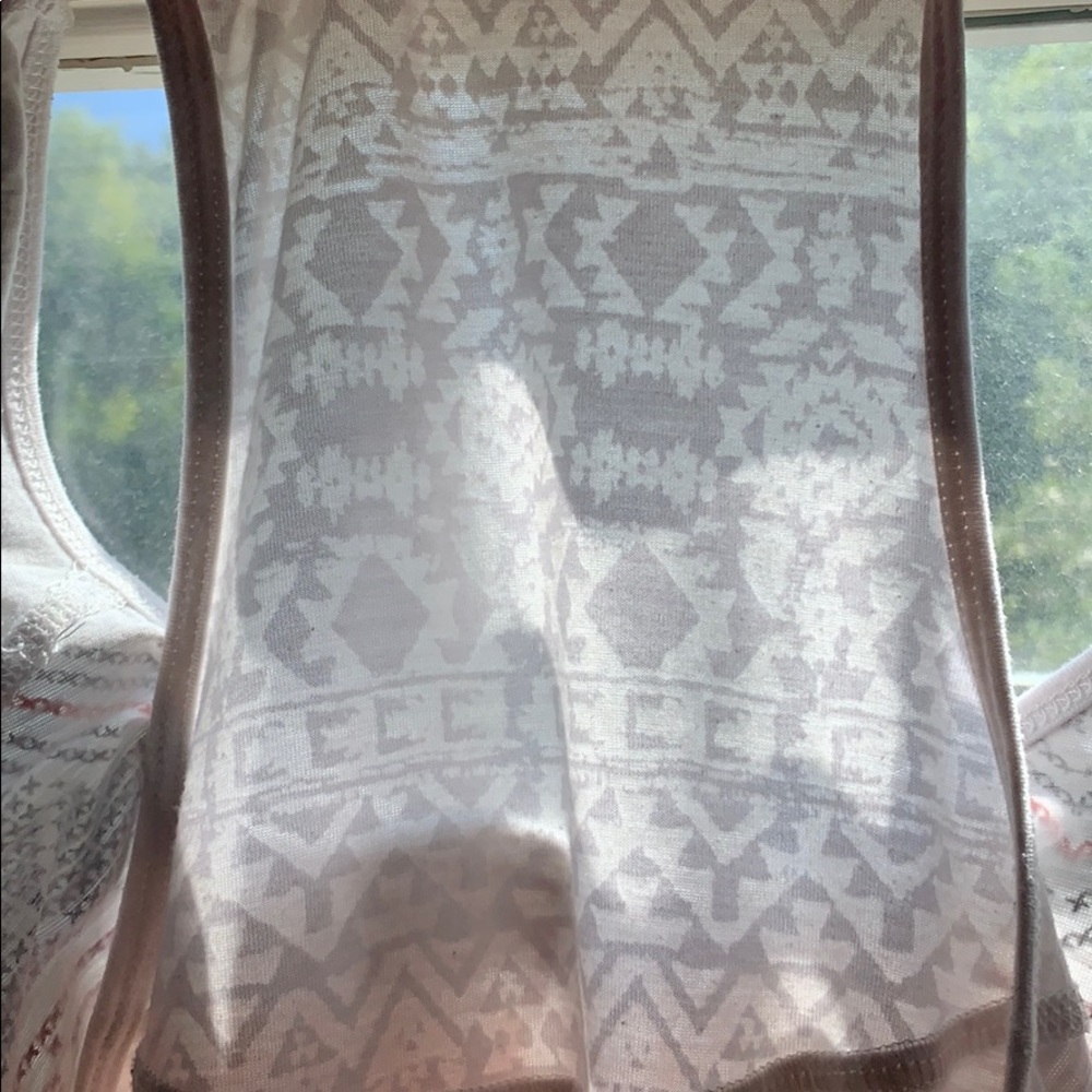 Maurice’s large tribal design tank - Picture 6 of 6